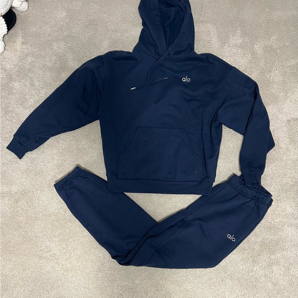 ALO Yoga Navy Blue Sweatpants and Sweatshirt - Picture 1 of 1